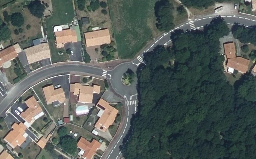 Vue aérienne du Rond-point anonyme n°457133720