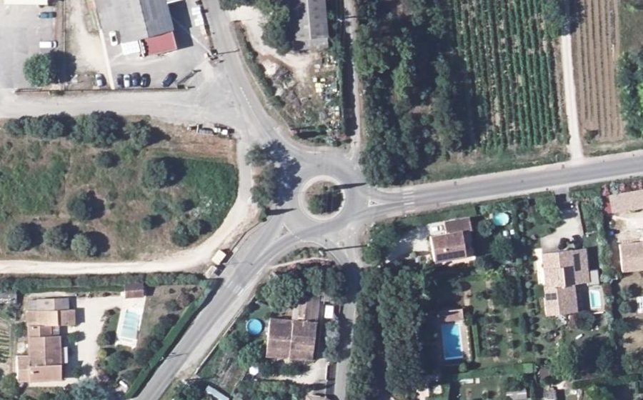 Vue aérienne du Rond-point anonyme n°45725750