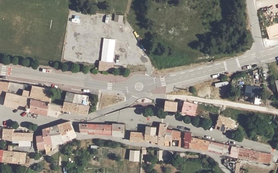 Vue aérienne du Rond-point anonyme n°457302834