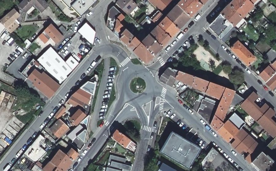 Vue aérienne du Rond-point anonyme n°45736531