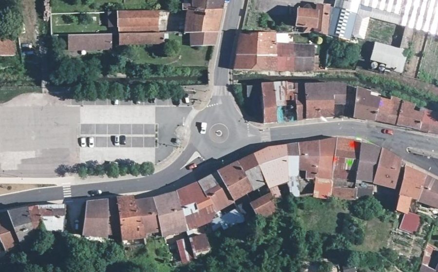 Vue aérienne du Rond-point anonyme n°45740891