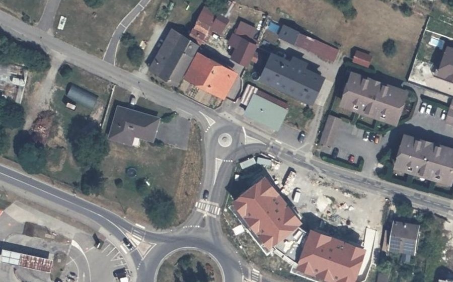 Vue aérienne du Rond-point anonyme n°45742589
