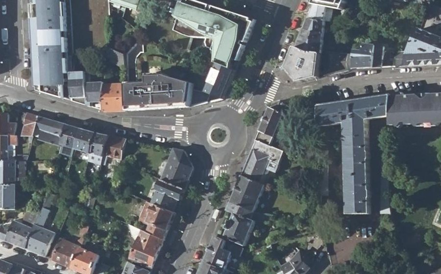 Vue aérienne du Rond-point anonyme n°45745506