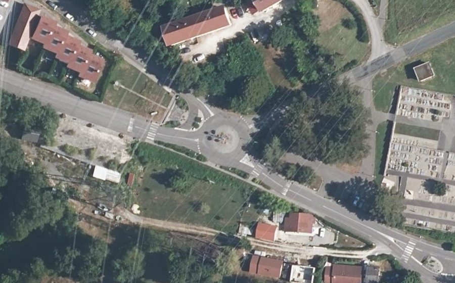 Vue aérienne du Rond-point anonyme n°45745973