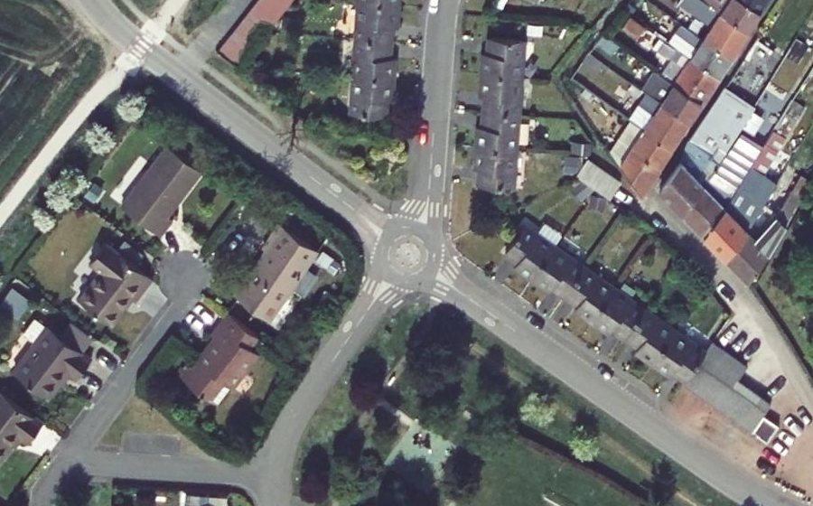 Vue aérienne du Rond-point anonyme n°45752974