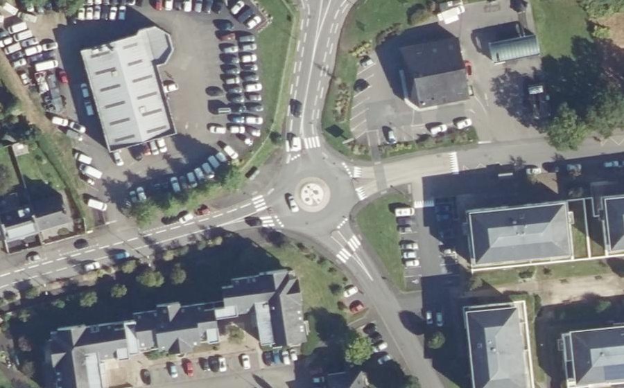 Vue aérienne du Rond-point anonyme n°45759238