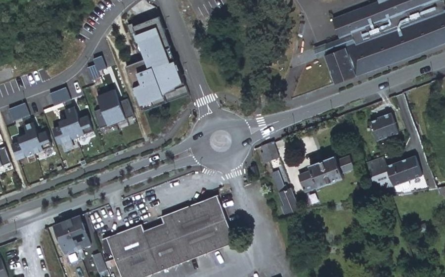 Vue aérienne du Rond-point anonyme n°457864325
