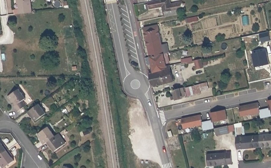 Vue aérienne du Rond-point anonyme n°457985824