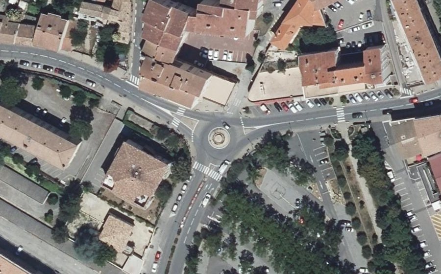 Vue aérienne du Rond-point anonyme n°458118417