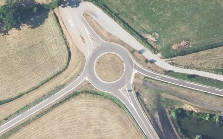 Vue aérienne du Rond-point anonyme n°45820708