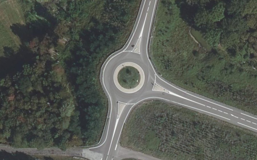Vue aérienne du Rond-point anonyme n°458215202