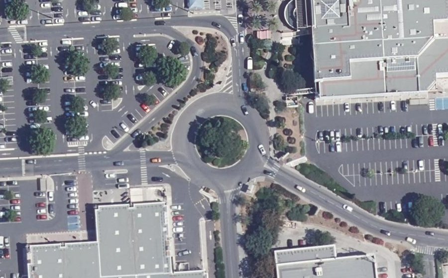 Vue aérienne du Rond-point anonyme n°45844421