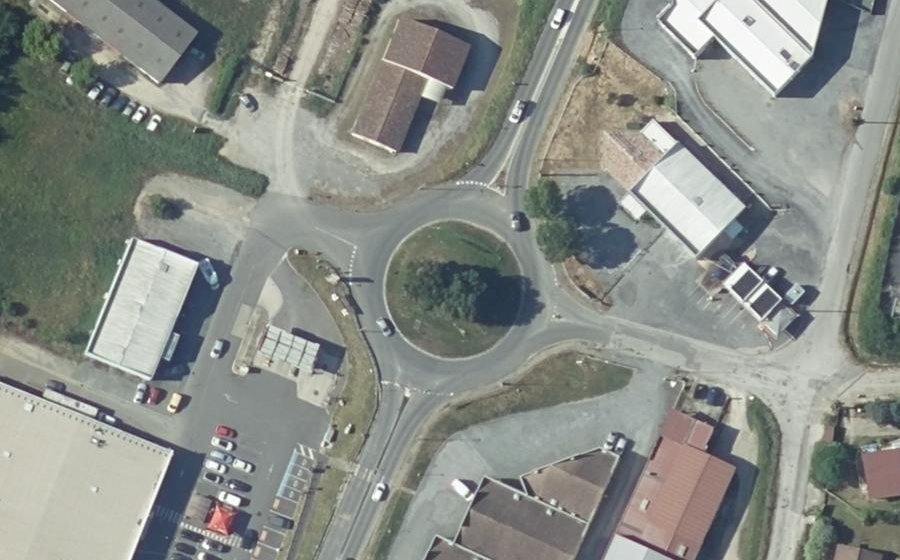 Vue aérienne du Rond-point anonyme n°45845469