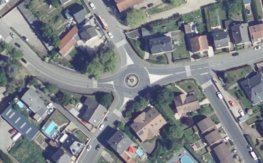 Vue aérienne du Rond-point anonyme n°458526620
