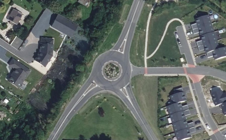 Vue aérienne du Rond-point anonyme n°45856257