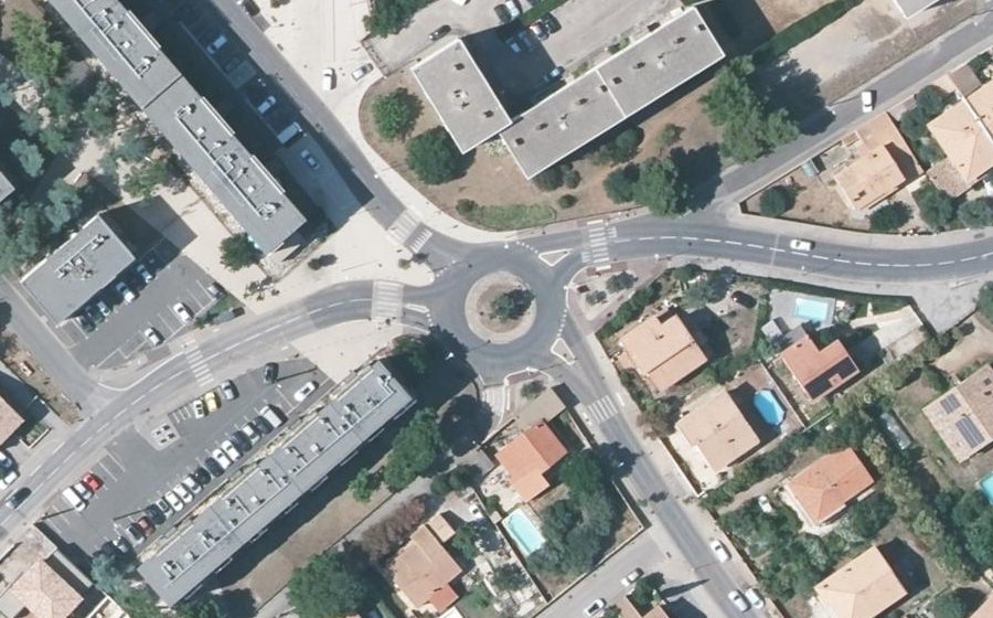 Vue aérienne du Rond-point anonyme n°45869013