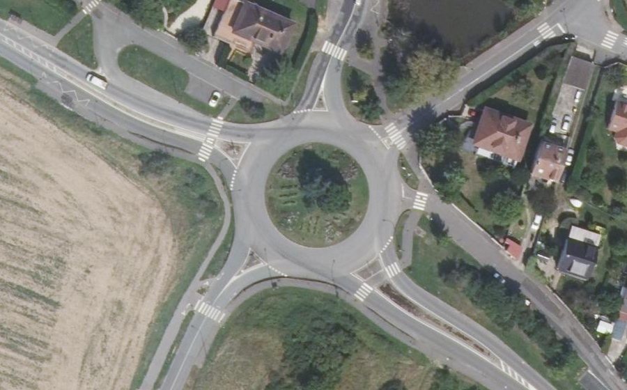 Vue aérienne du Rond-point anonyme n°4587691