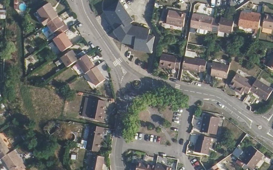 Vue aérienne du Rond-point anonyme n°458856062