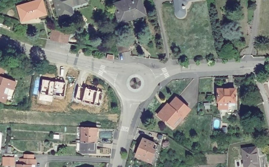 Vue aérienne du Rond-point anonyme n°458916841