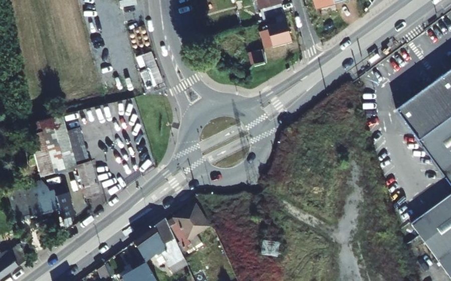 Vue aérienne du Rond-point anonyme n°458919040