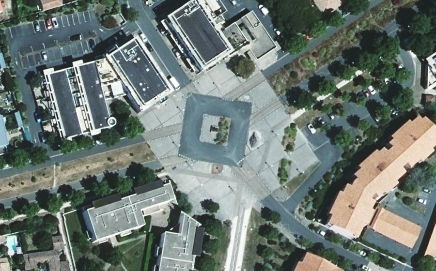 Vue aérienne du Rond-point anonyme n°45897171