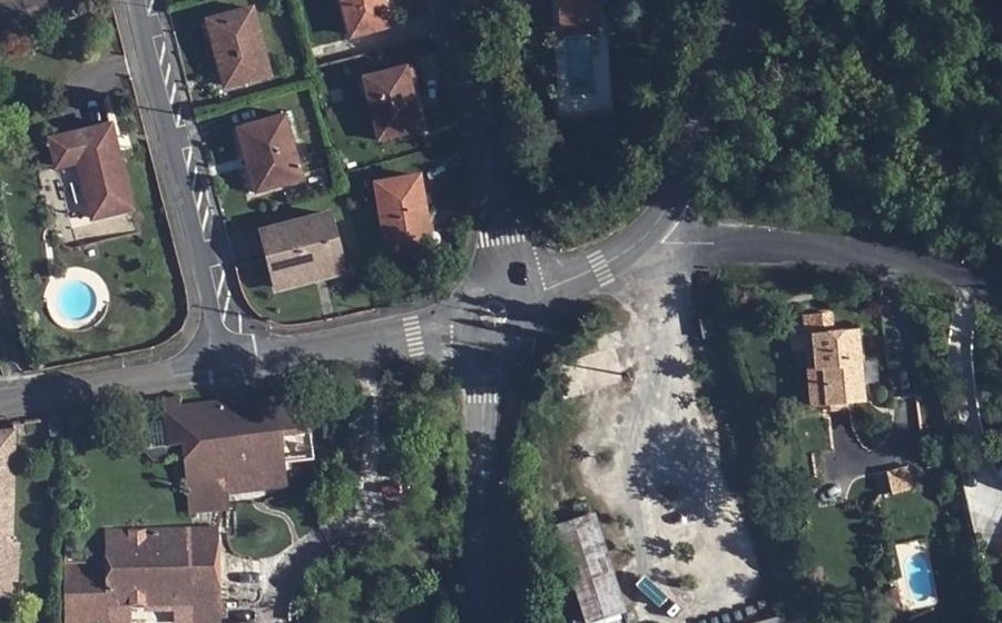 Vue aérienne du Rond-point anonyme n°458980975