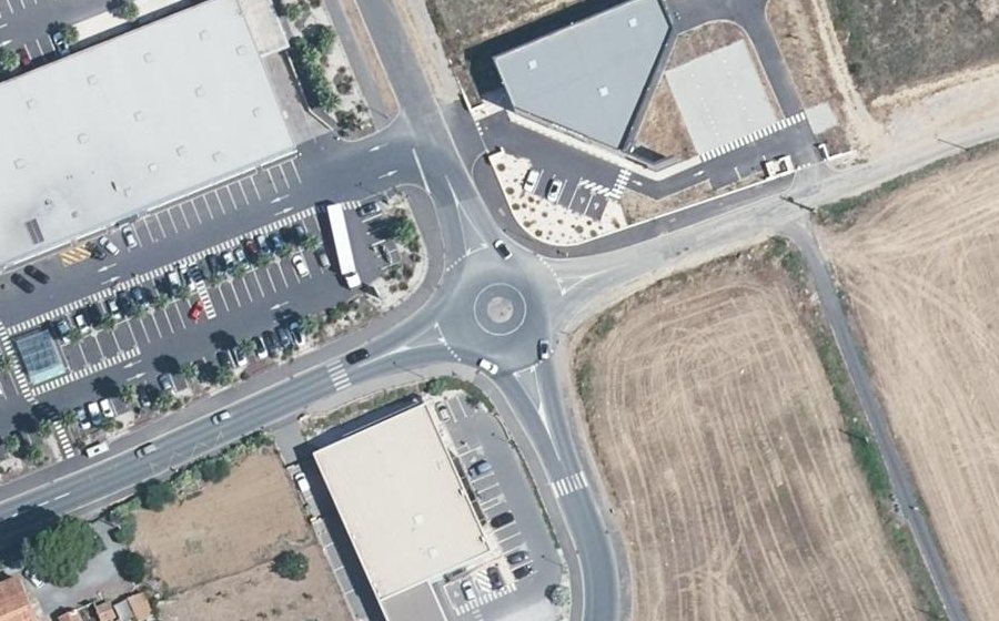 Vue aérienne du Rond-point anonyme n°459171489