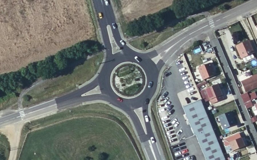 Vue aérienne du Rond-point anonyme n°459250404