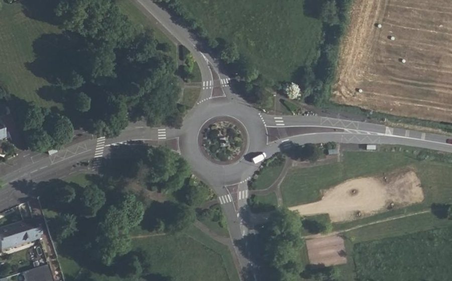 Vue aérienne du Rond-point anonyme n°4592570