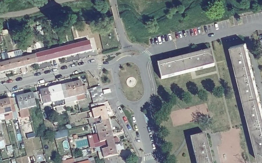 Vue aérienne du Rond-point anonyme n°459262841