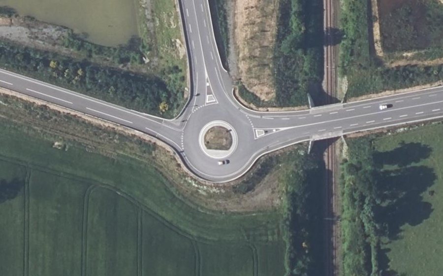 Vue aérienne du Rond-point anonyme n°459325954
