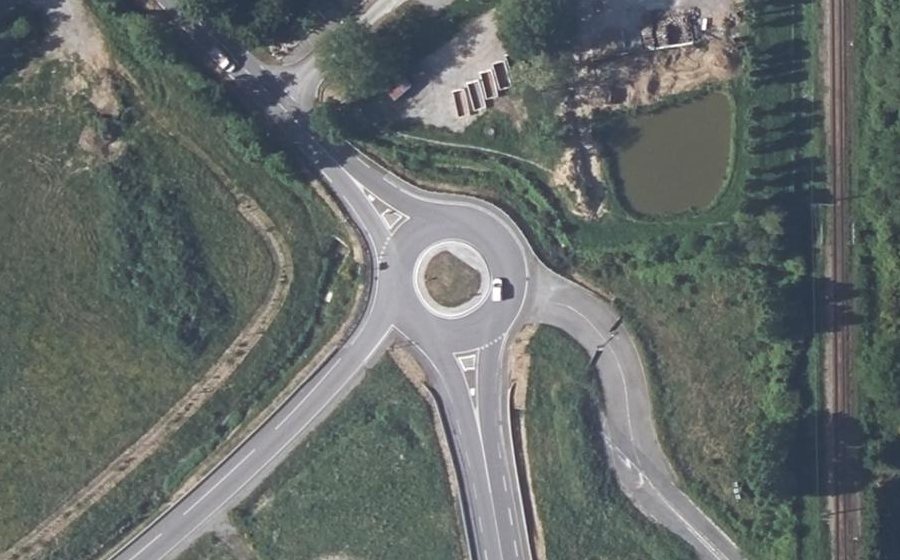 Vue aérienne du Rond-point anonyme n°459325959