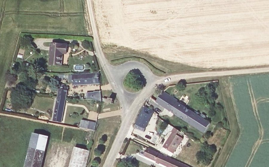 Vue aérienne du Rond-point anonyme n°459454803