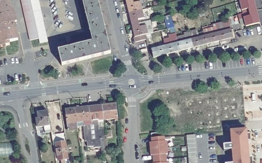 Vue aérienne du Rond-point anonyme n°459470877
