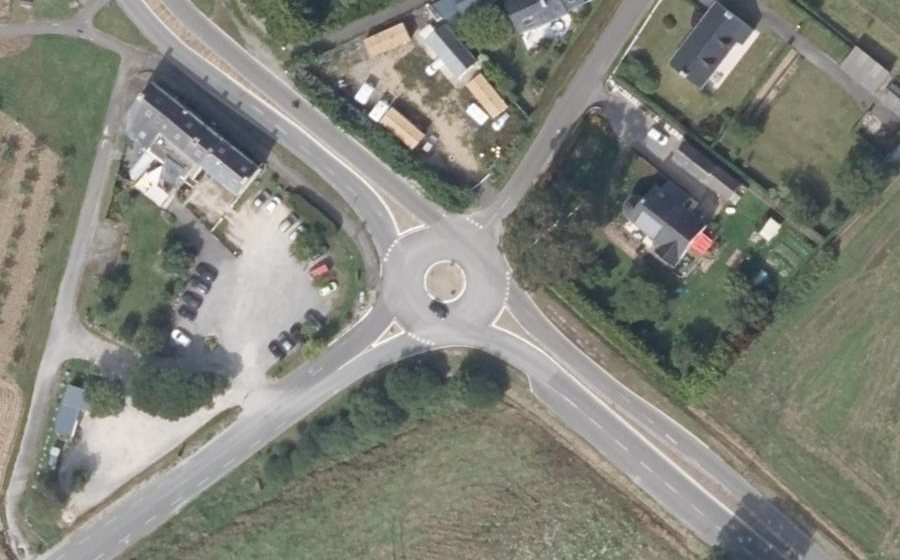 Vue aérienne du Rond-point anonyme n°459577601