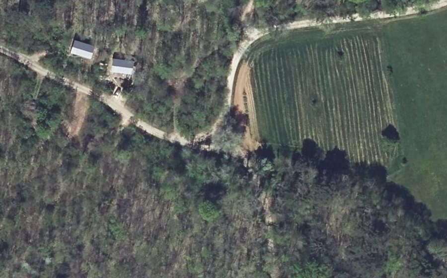 Vue aérienne du Rond-point anonyme n°459666147