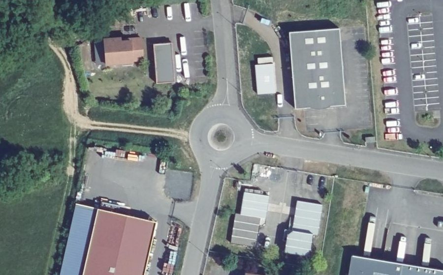 Vue aérienne du Rond-point anonyme n°459674668