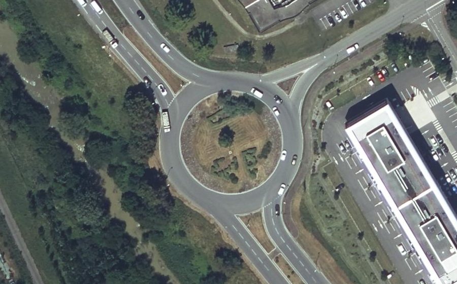 Vue aérienne du Rond-point anonyme n°4599305