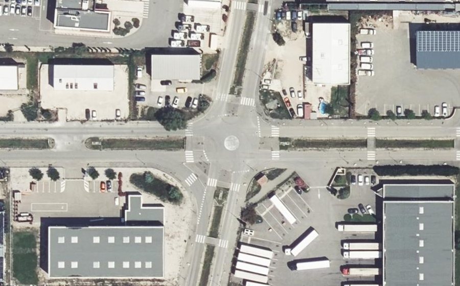 Vue aérienne du Rond-point anonyme n°460389280
