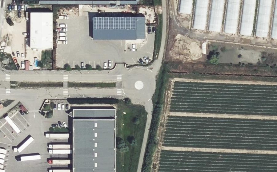 Vue aérienne du Rond-point anonyme n°460389298