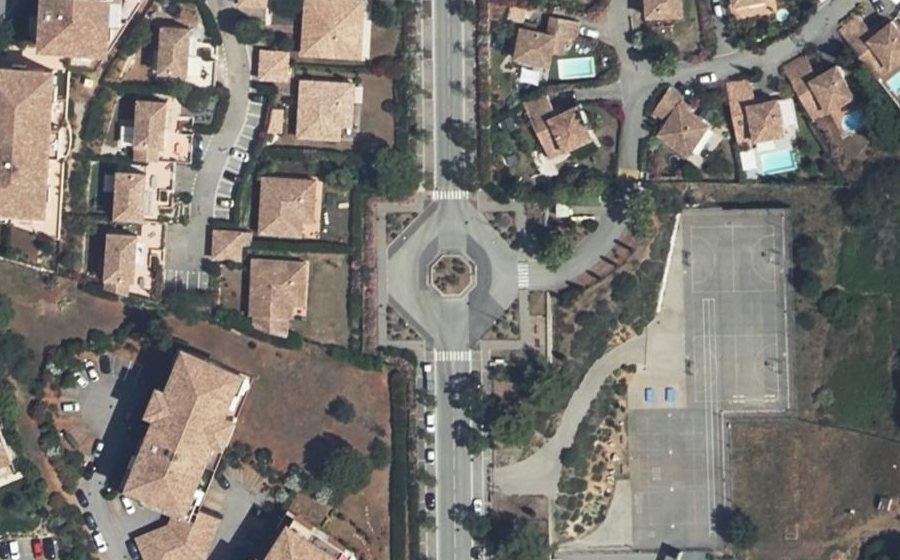 Vue aérienne du Rond-point anonyme n°4604699
