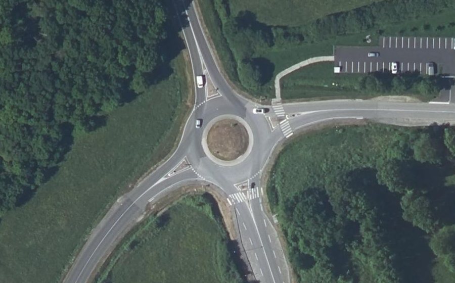 Vue aérienne du Rond-point anonyme n°460505369