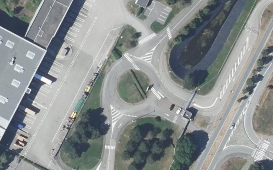 Vue aérienne du Rond-point anonyme n°460578911