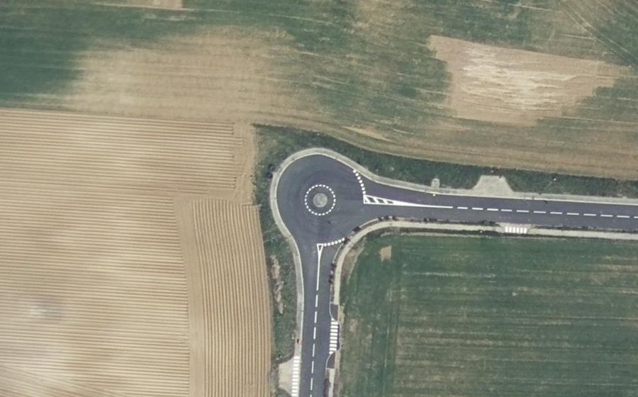 Vue aérienne du Rond-point anonyme n°460591834
