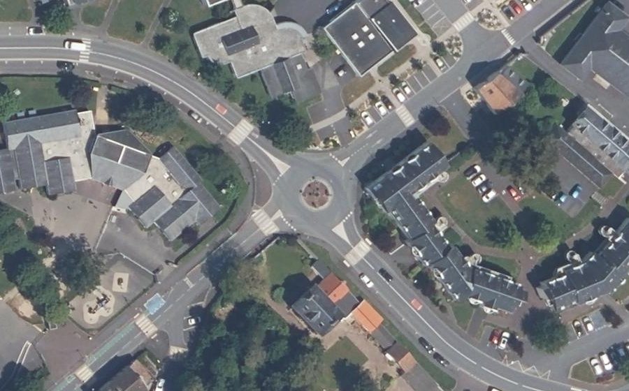 Vue aérienne du Rond-point anonyme n°4609901