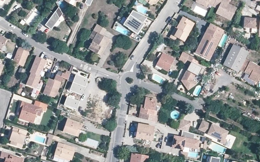 Vue aérienne du Rond-point anonyme n°461006237