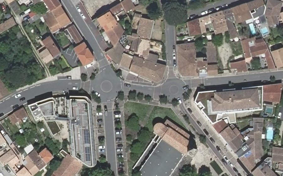 Vue aérienne du Rond-point anonyme n°46110397