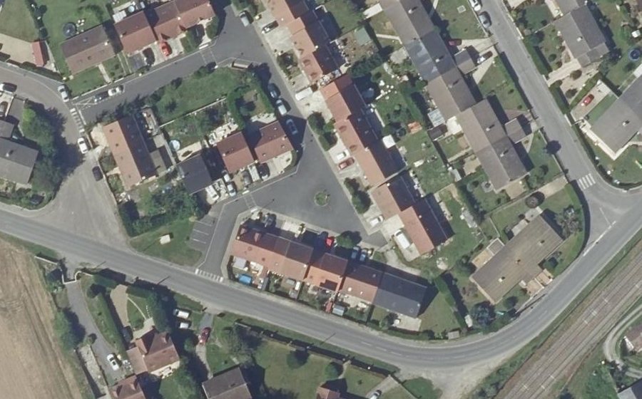 Vue aérienne du Rond-point anonyme n°461215761