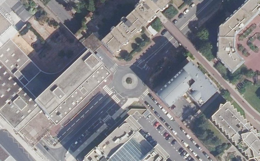 Vue aérienne du Rond-point anonyme n°461237887