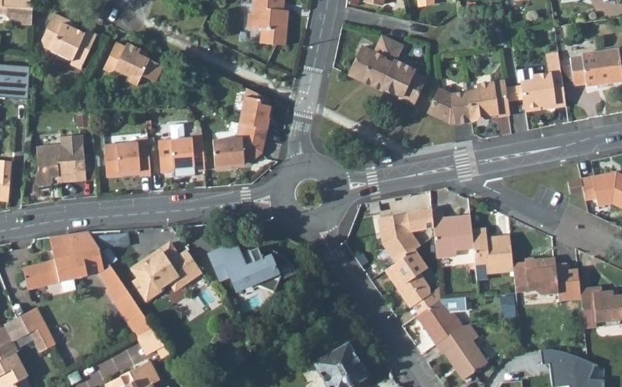 Vue aérienne du Rond-point anonyme n°46135651